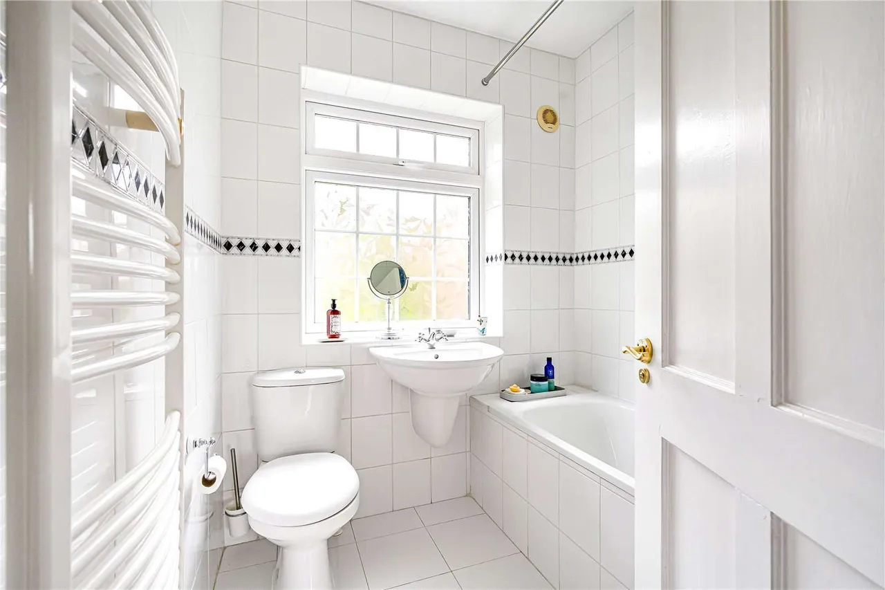 Ashcombe Road, Dorking, Surrey, RH4 1LX, photo 11