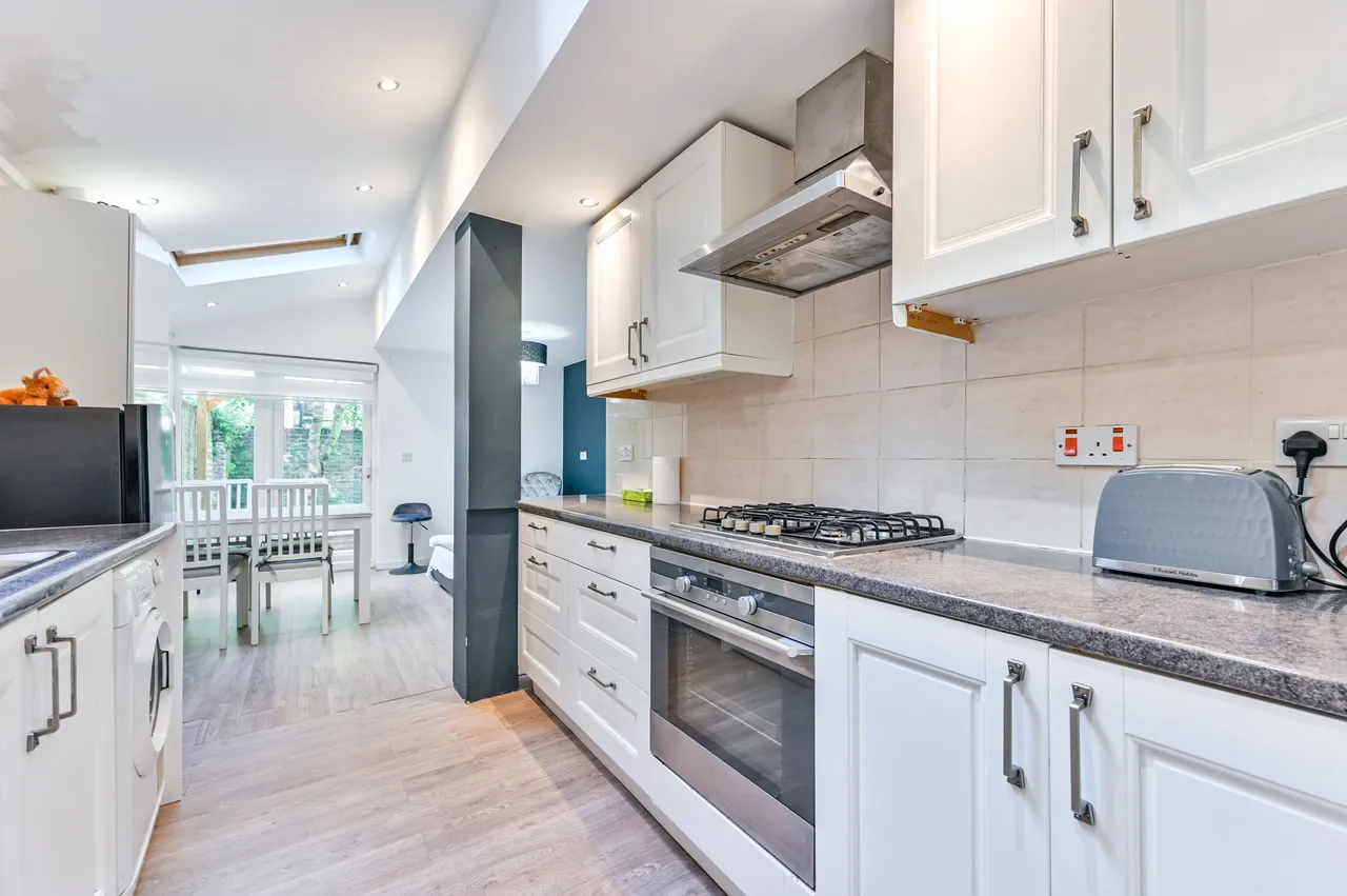 1 bed flat to rent — 201b Royal College Street, London
