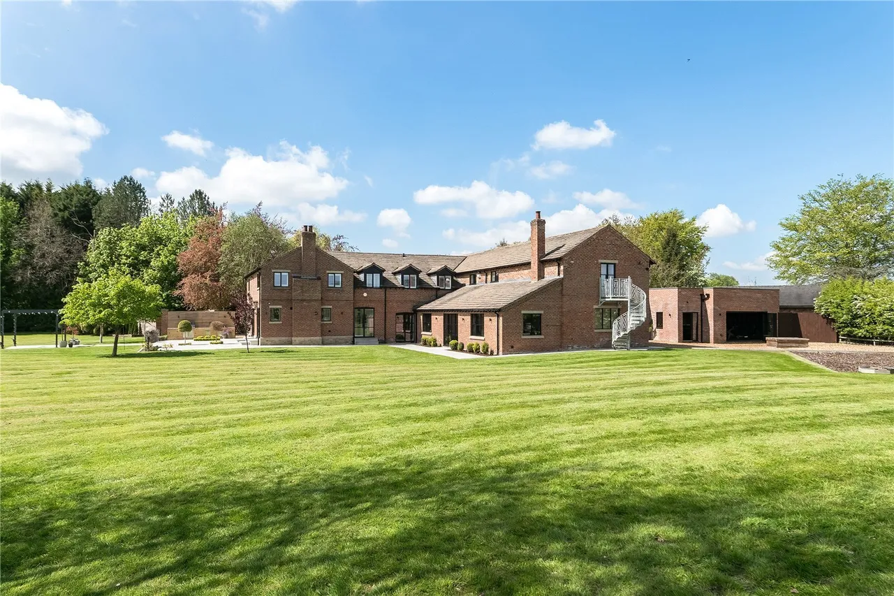 Bollington Lane, Nether Alderley, SK10, photo 3