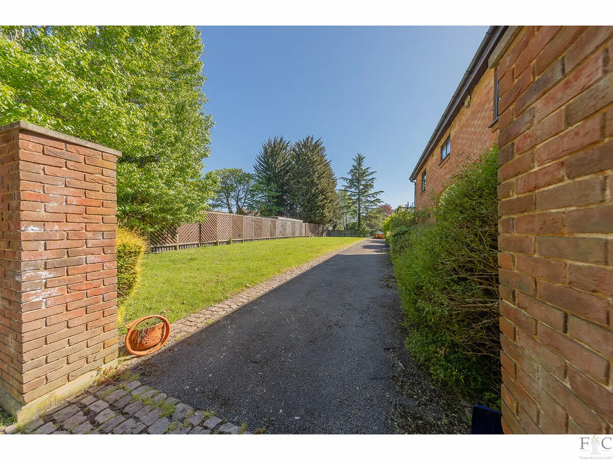 Knighton Grange Road, Leicester, LE2, photo 38