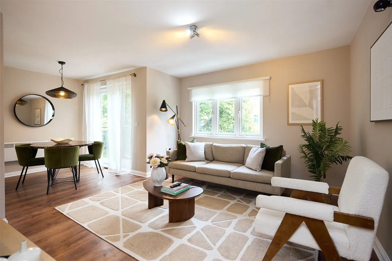 2 bed flat to rent — Mellish Street, London, E14
