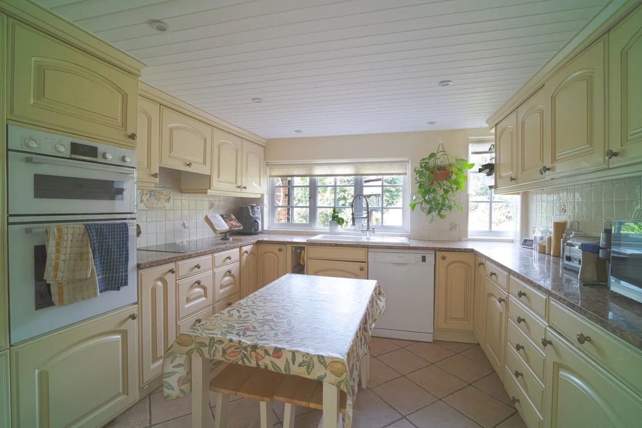 Poor Ridge Cottage The Ridges, Finchampstead, Wokingham, RG40 3SL, photo 3