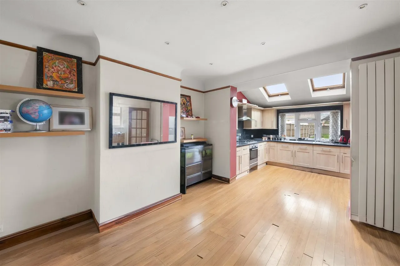 Shelley Crescent, Hounslow, photo 3