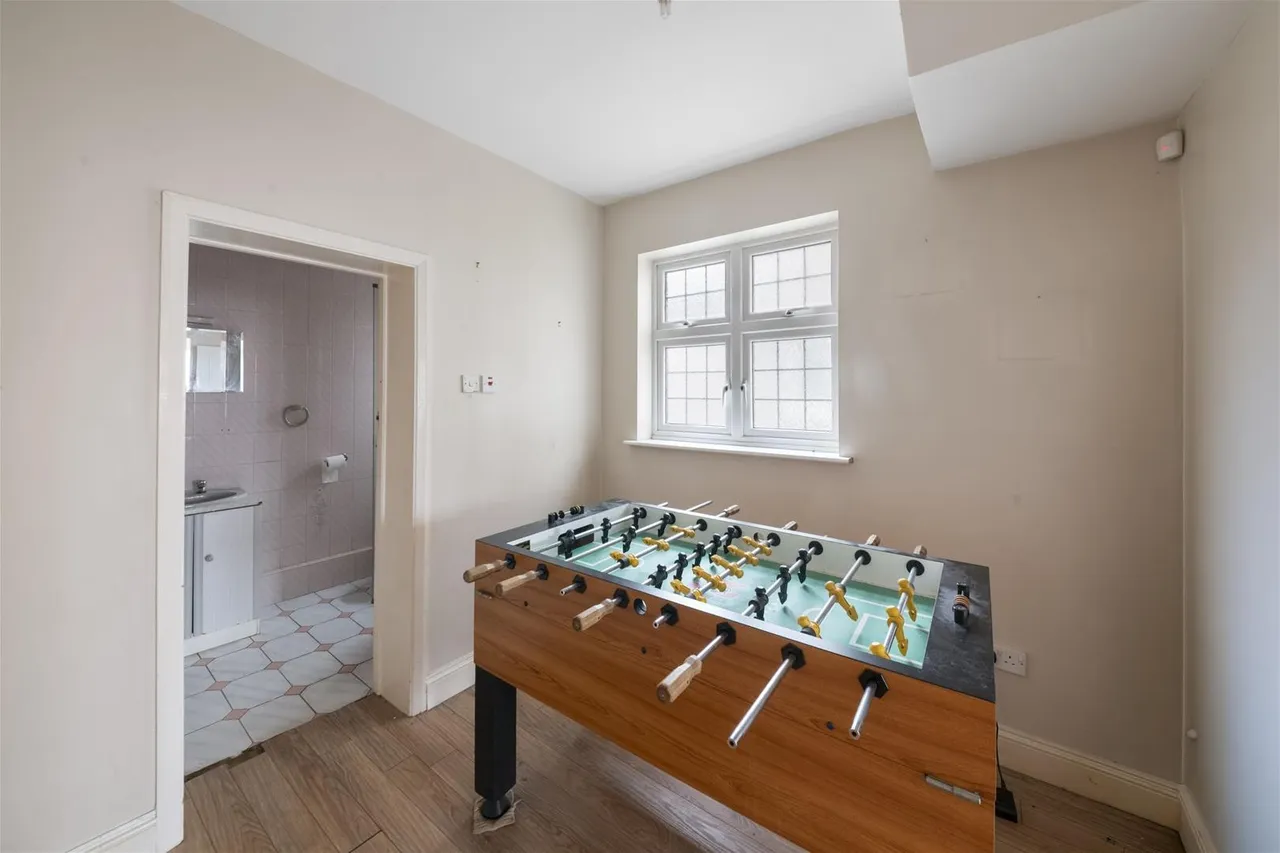 Shelley Crescent, Hounslow, photo 6
