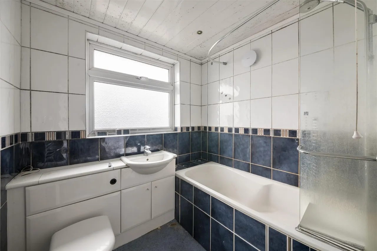 Shelley Crescent, Hounslow, photo 9