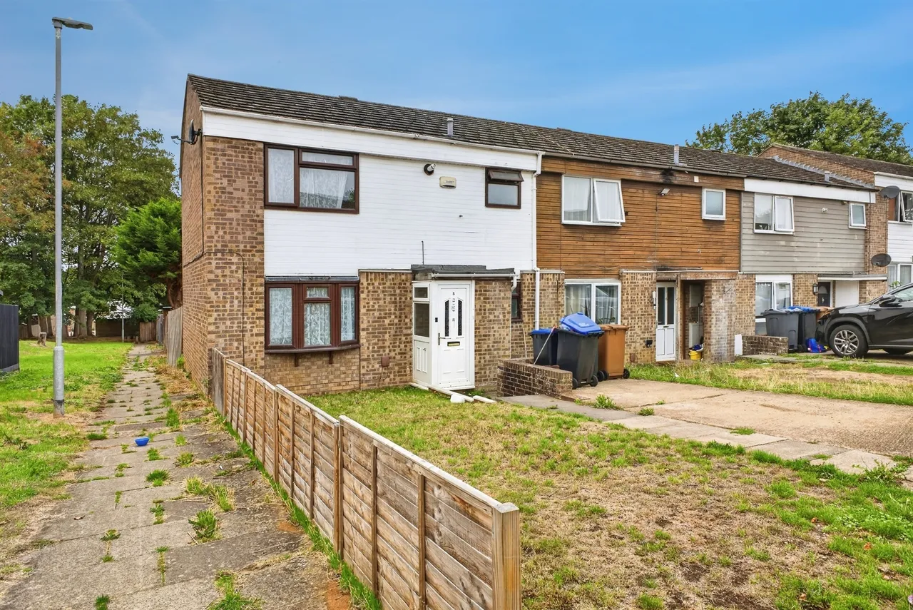 3 bed house for sale — Hangerfield Court, Northampton
