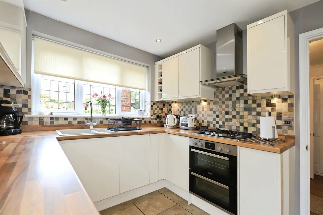 Ewloe Close, Kidderminster, photo 10