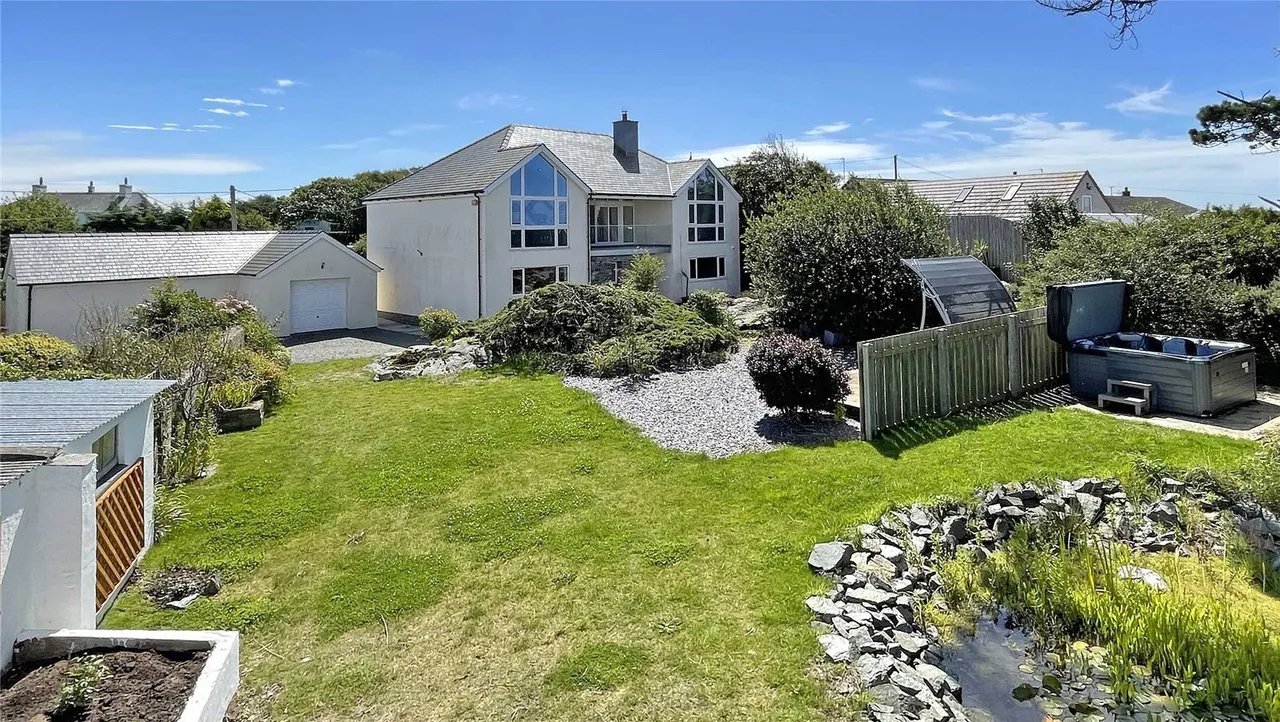 4 bed house for sale, Four Mile Bridge, Holyhead