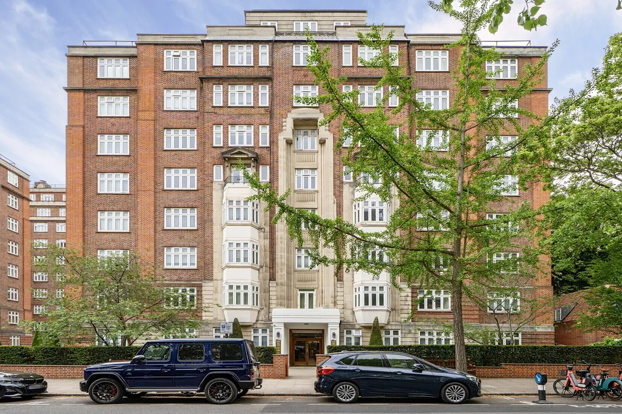 3 bed flat for sale, Hall Road, London, NW8