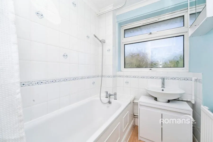 Savay Close, Denham, UB9, photo 3