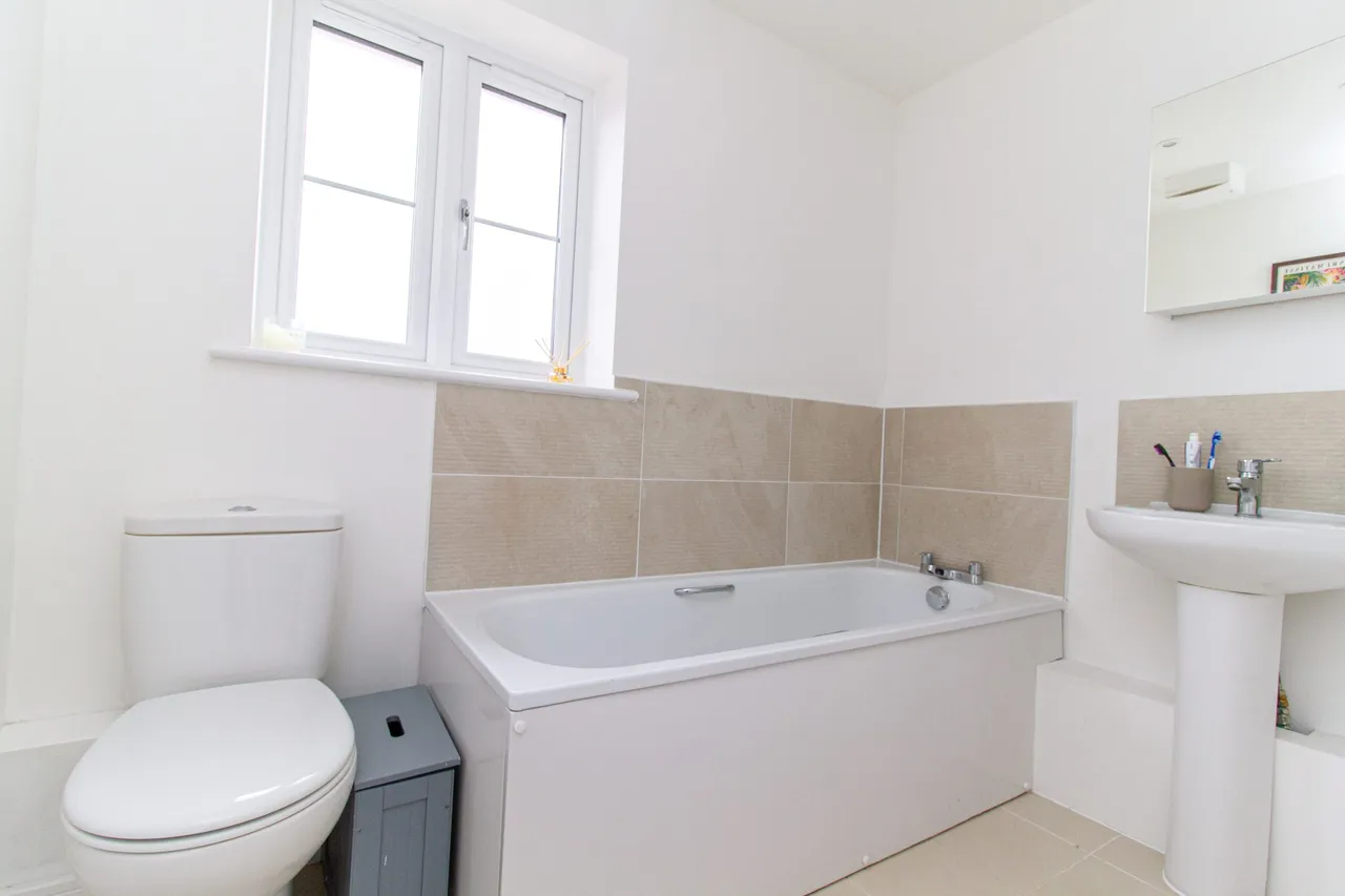 Sayers House Newton Drive, Church Crookham, Fleet, GU52 8BL, photo 10
