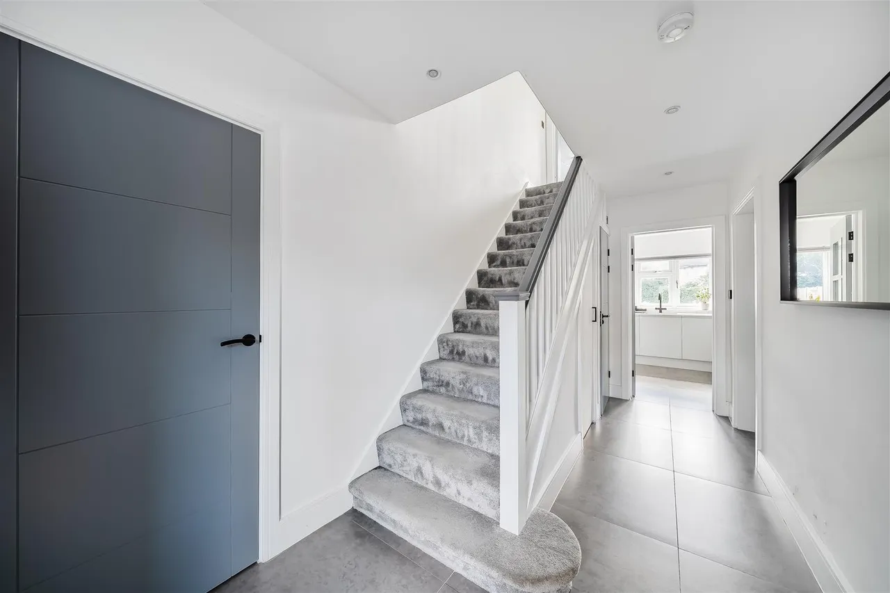 Cedar Avenue, Ruislip, Middlesex, HA4 6UJ, photo 9