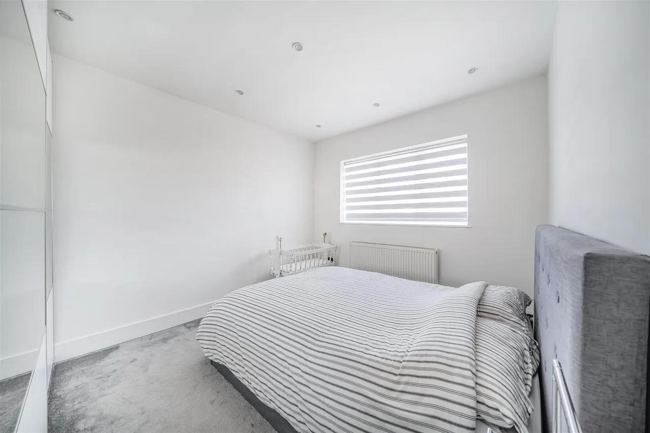 Cedar Avenue, Ruislip, Middlesex, HA4 6UJ, photo 10