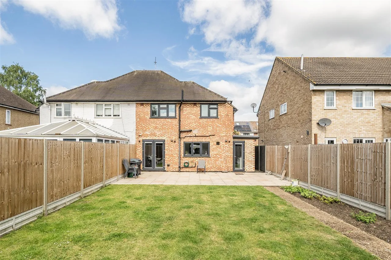 Cedar Avenue, Ruislip, Middlesex, HA4 6UJ, photo 15