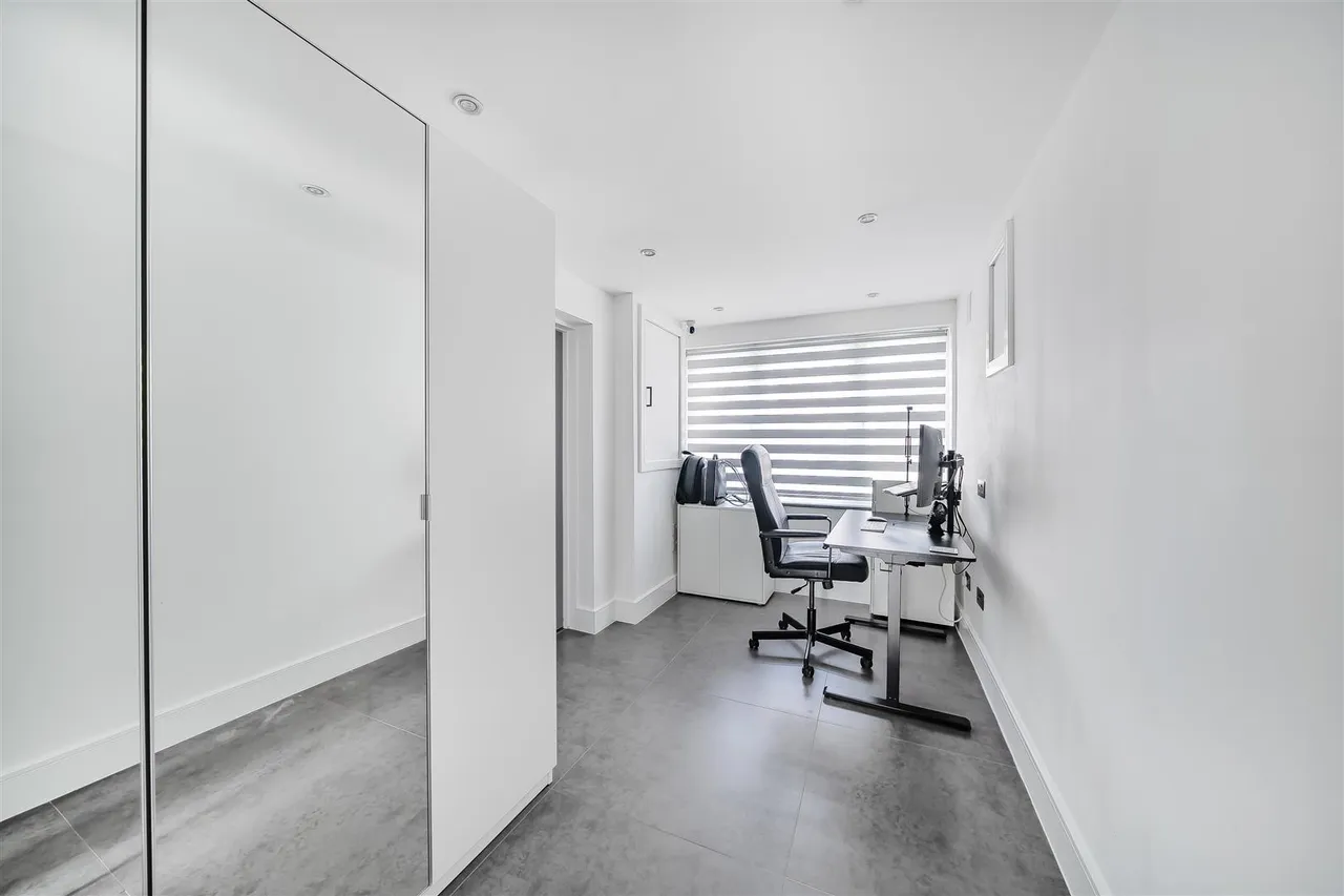 Cedar Avenue, Ruislip, Middlesex, HA4 6UJ, photo 8