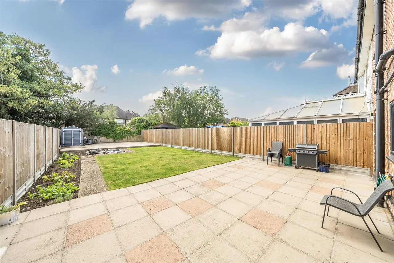 Cedar Avenue, Ruislip, Middlesex, HA4 6UJ, photo 16