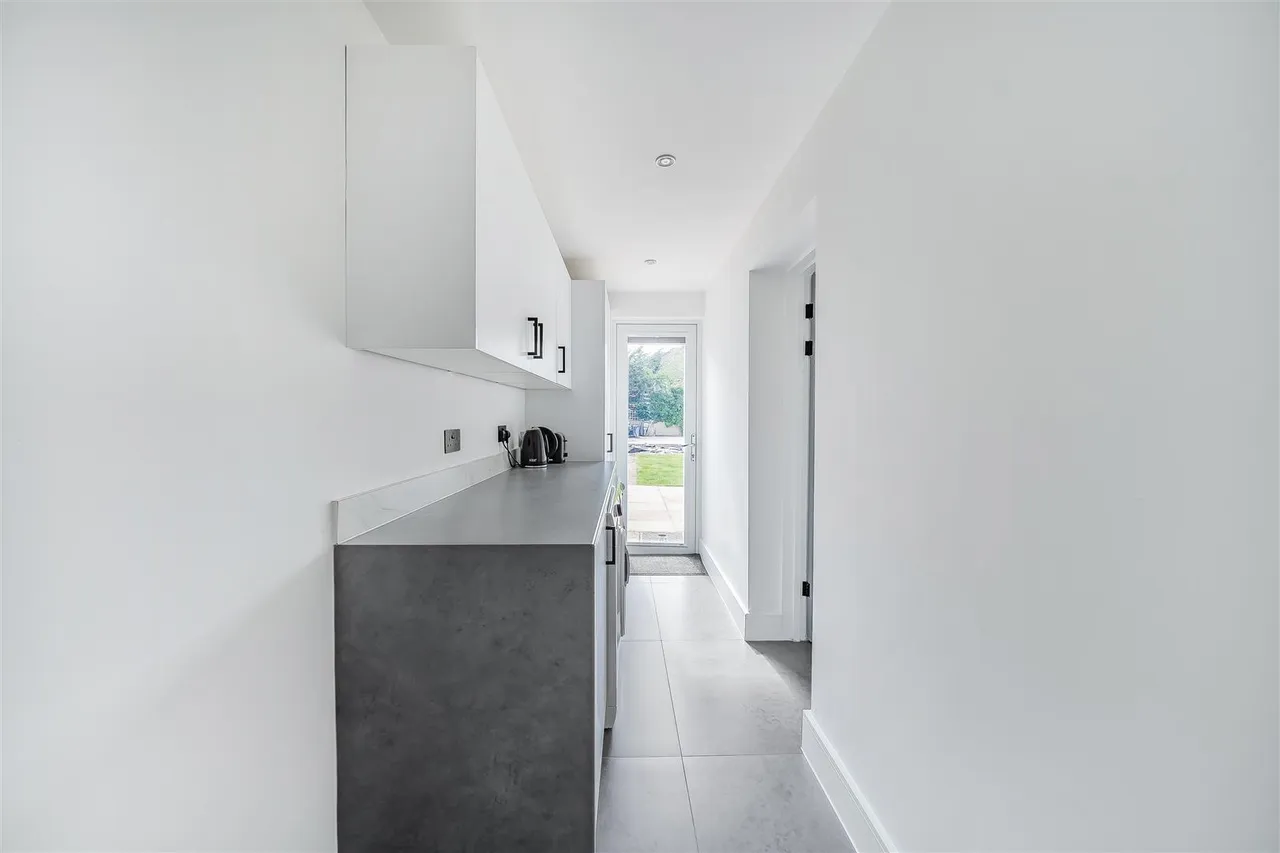 Cedar Avenue, Ruislip, Middlesex, HA4 6UJ, photo 5