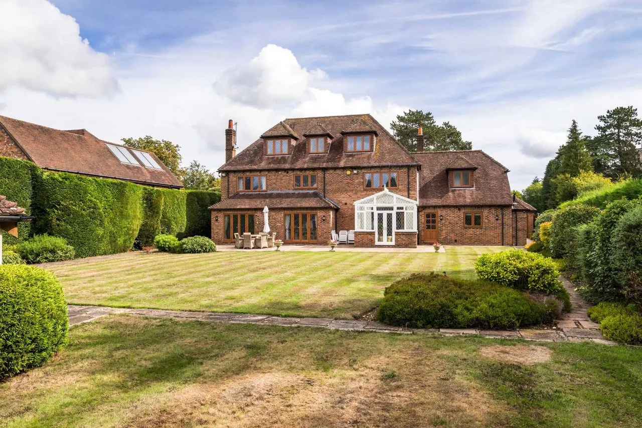 Station Road, Woldingham, Caterham, Surrey, CR3 7DE, photo 2