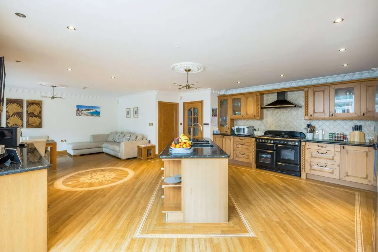 Station Road, Woldingham, Caterham, Surrey, CR3 7DE, photo 6