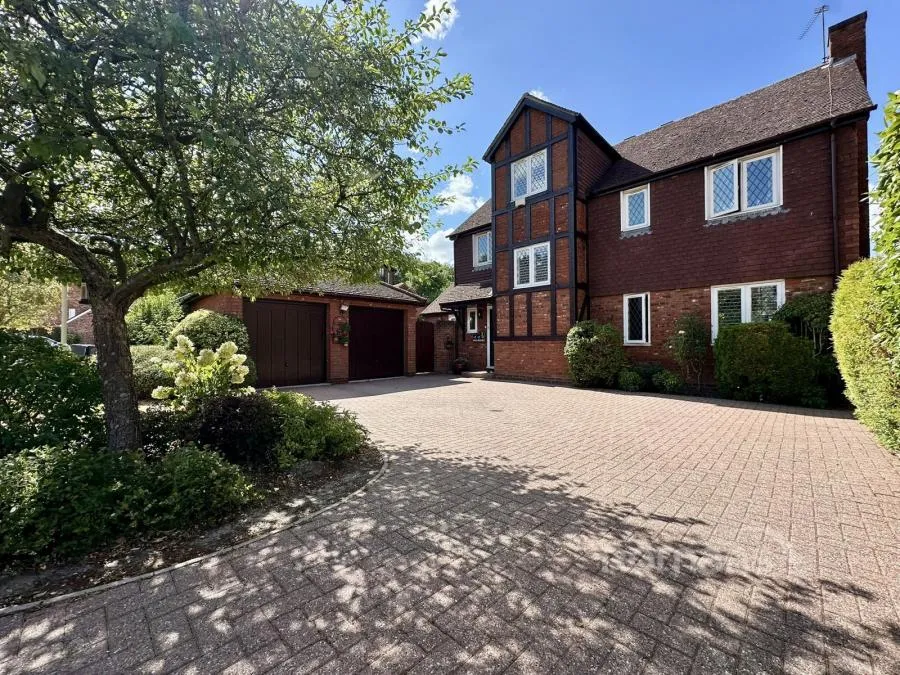 5 bed house for sale, Wild Herons, Hook, RG27