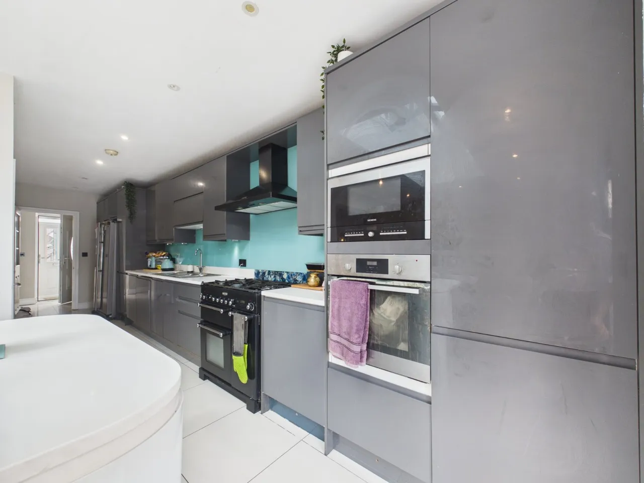 Feltham, Middlesex, photo 10