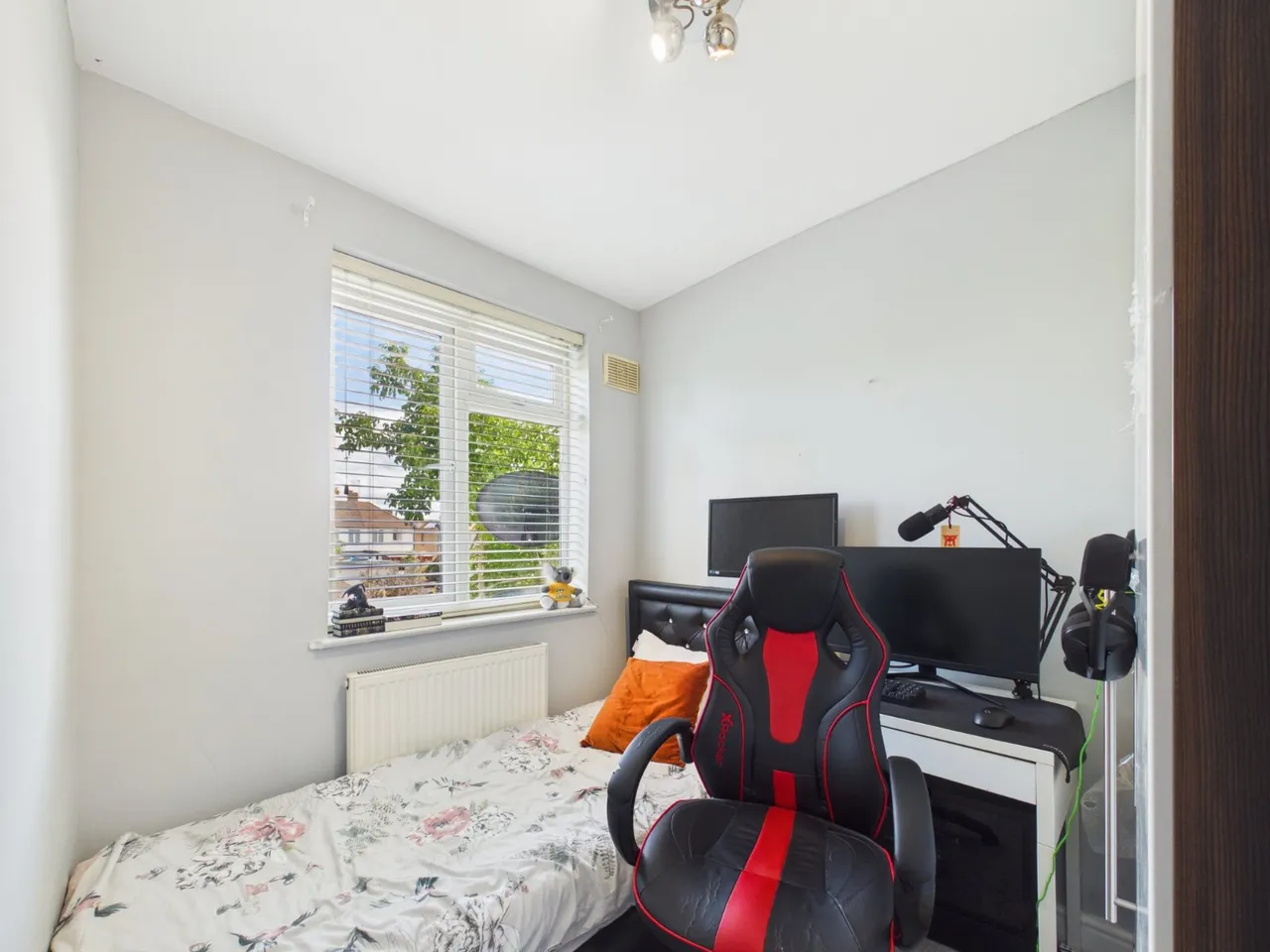 Feltham, Middlesex, photo 17