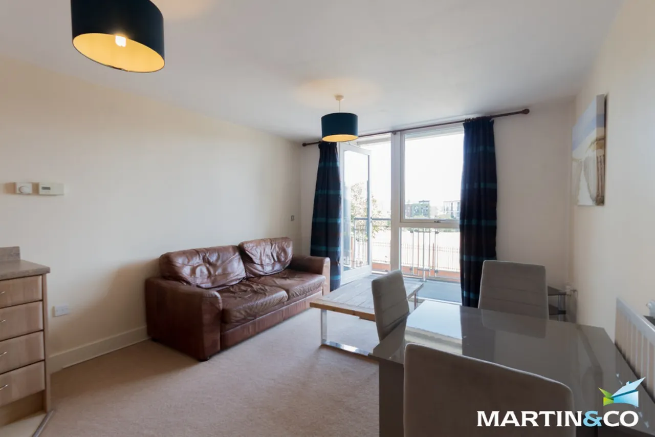 Longleat Avenue, Park Central, B15, photo 3