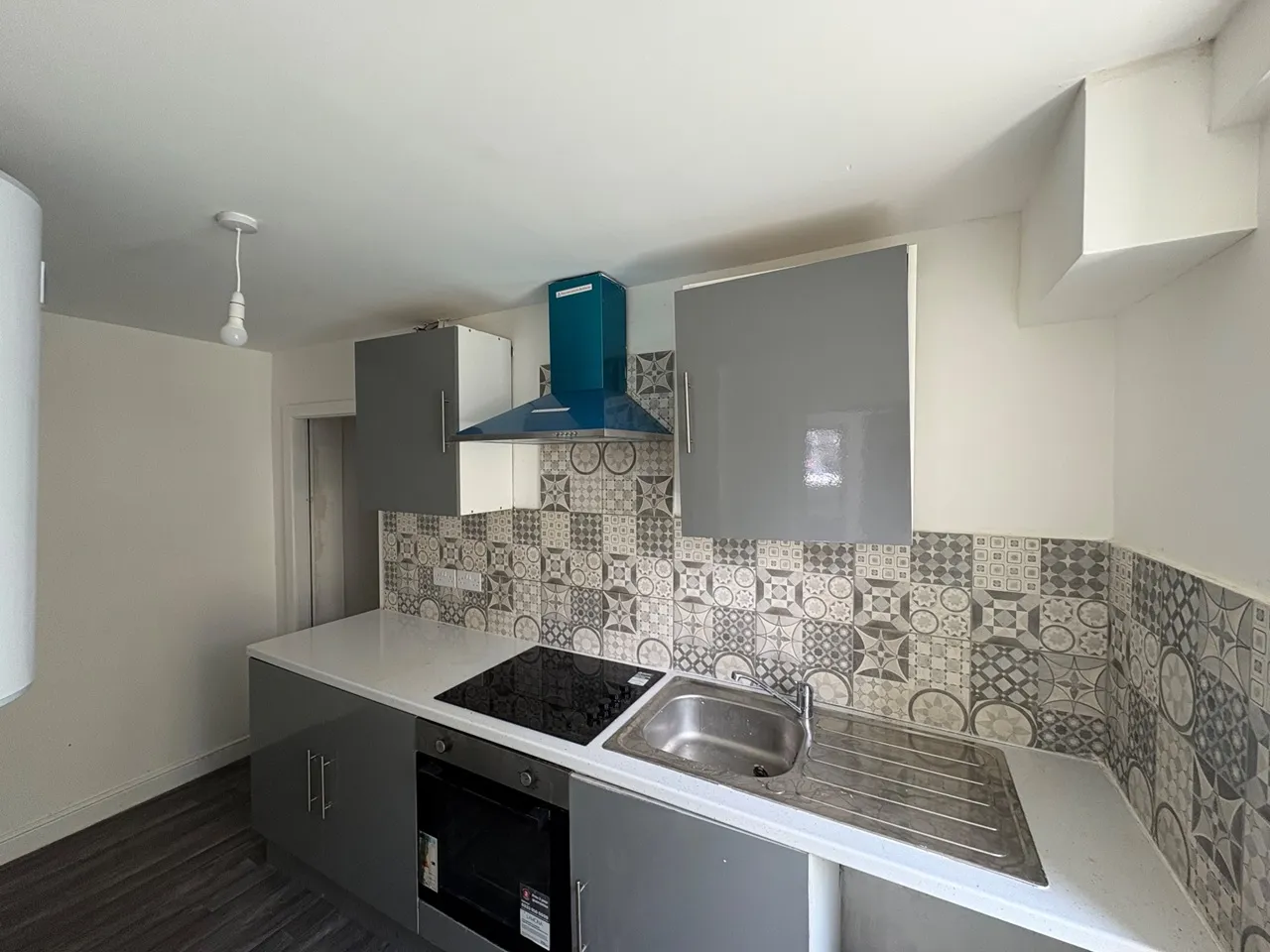 2 bed flat to rent — Meadow Street, Hyde, SK14