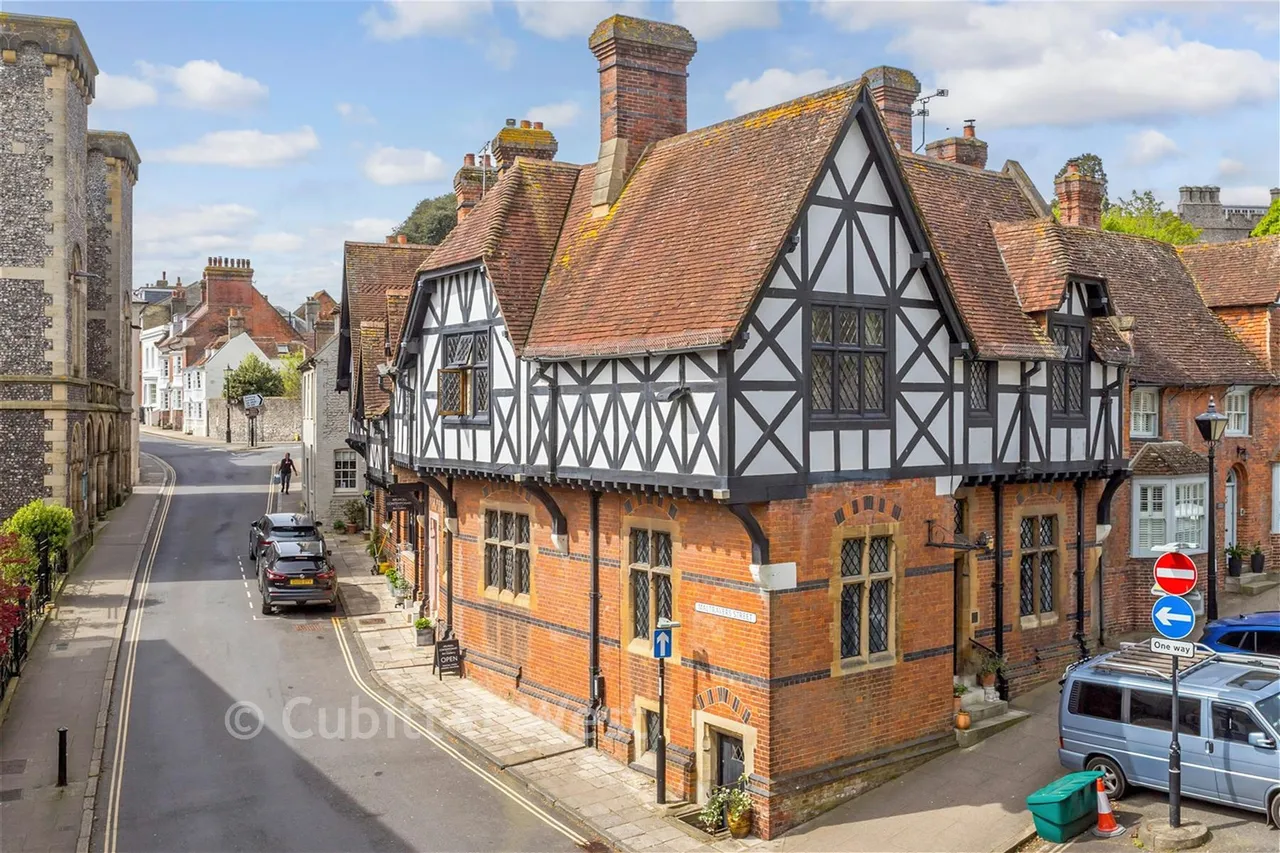 3 bed character property for sale, High Street, Arundel, BN18