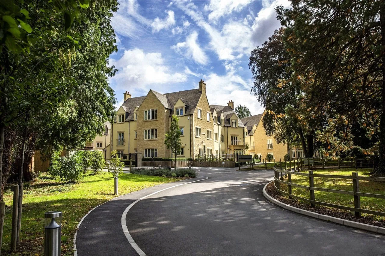 Stratton Place, Stratton, GL7, photo 9