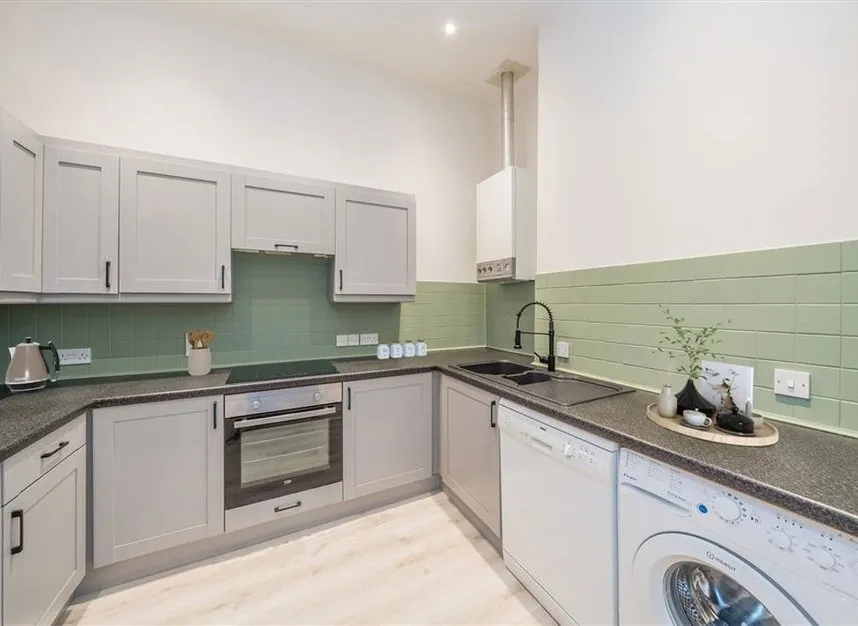 Broad Street, Teddington, TW11, photo 3
