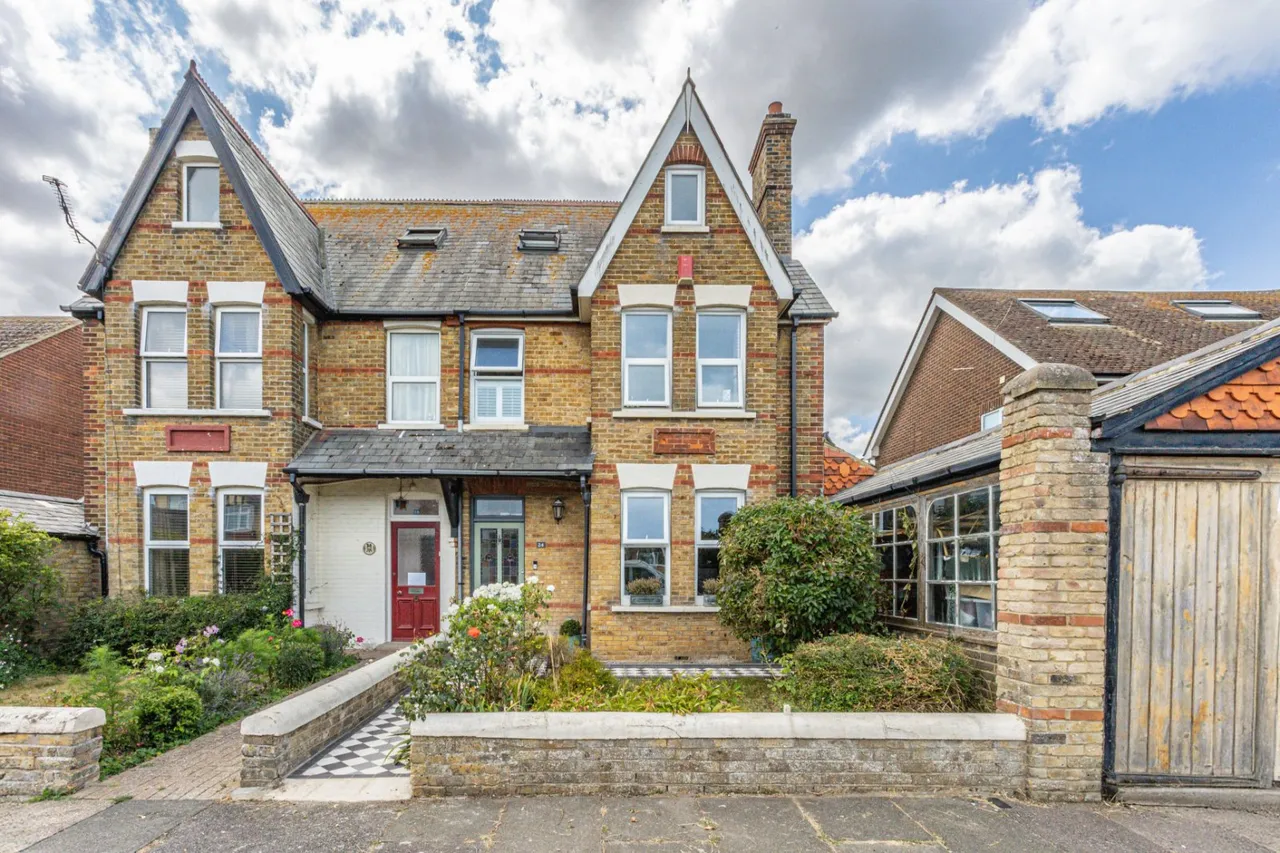 6 bed house for sale, Alfred Road, Birchington, CT7