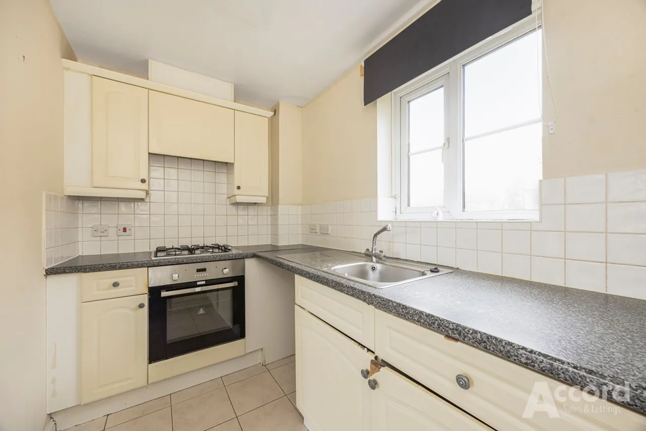 Nightingale Crescent, Romford, RM3, photo 5