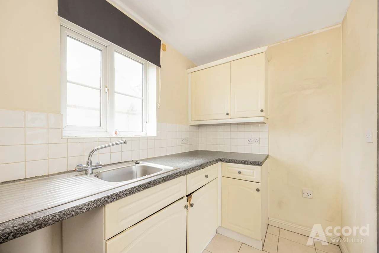 Nightingale Crescent, Romford, RM3, photo 6