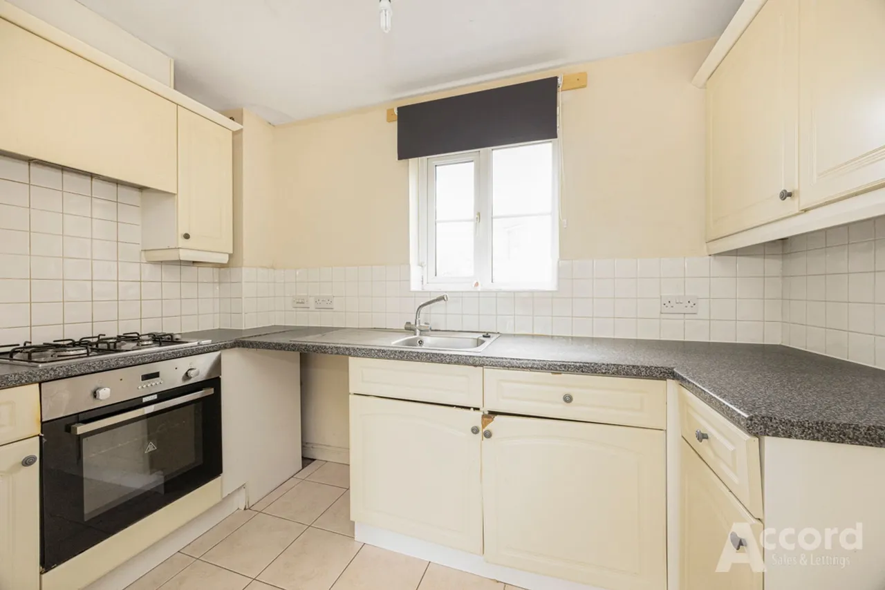 Nightingale Crescent, Romford, RM3, photo 2