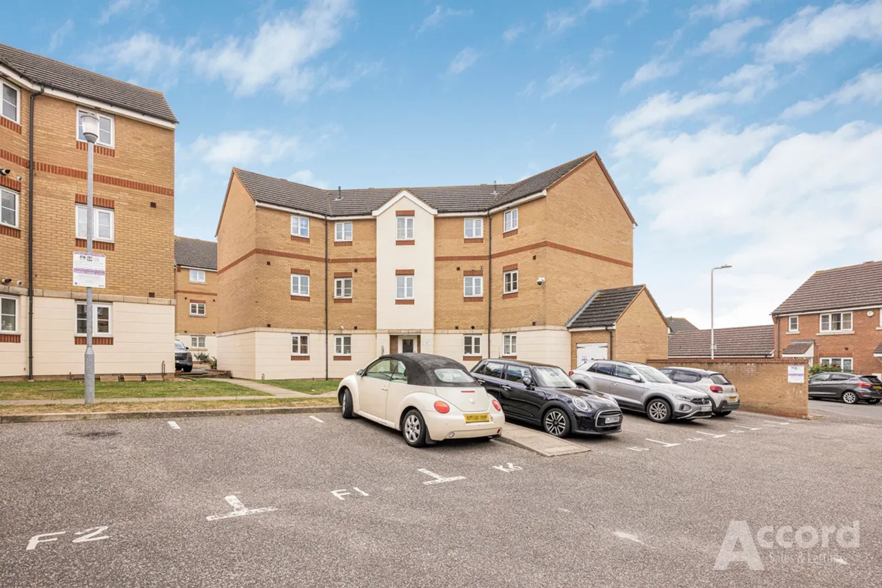 Nightingale Crescent, Romford, RM3, photo 12