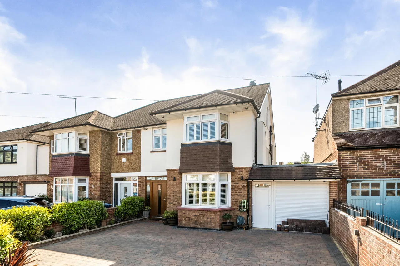 4 bed house for sale, Park Drive, North Harrow, HA2
