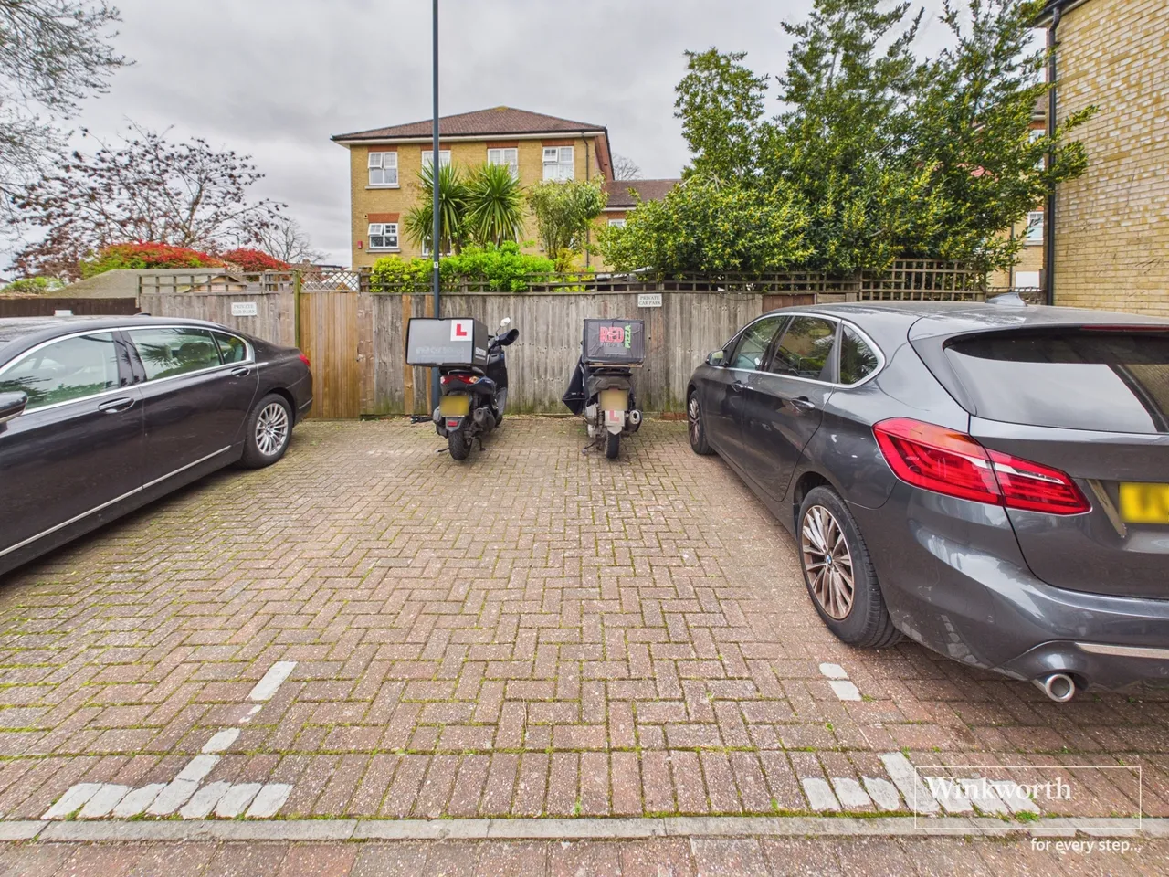 Honeypot Lane, Kingsbury, London, NW9, photo 7
