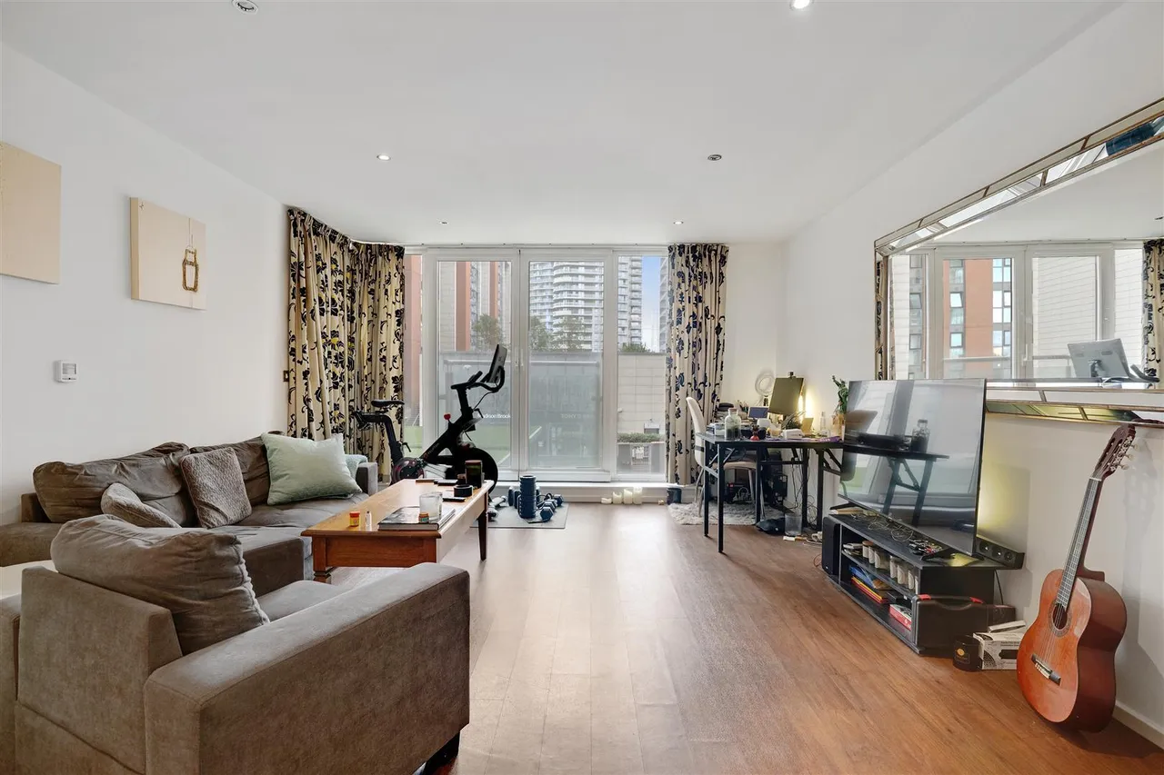 1 bed flat for sale, Western Gateway, Royal Victoria Dock, E16