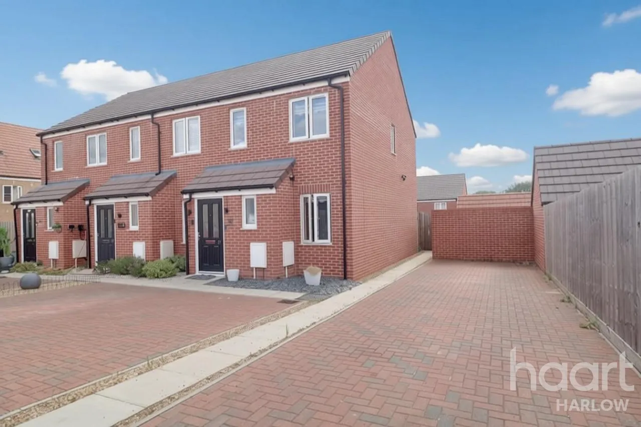 2 bed house for sale, Brambling Crescent, Harlow, CM17