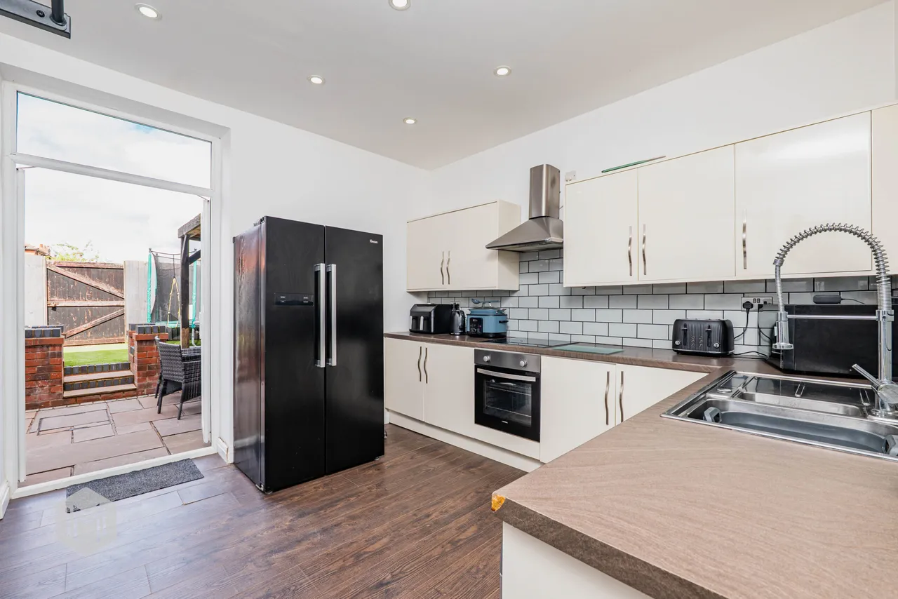 Crompton Road, Radcliffe, Manchester, M26 1HL, photo 2