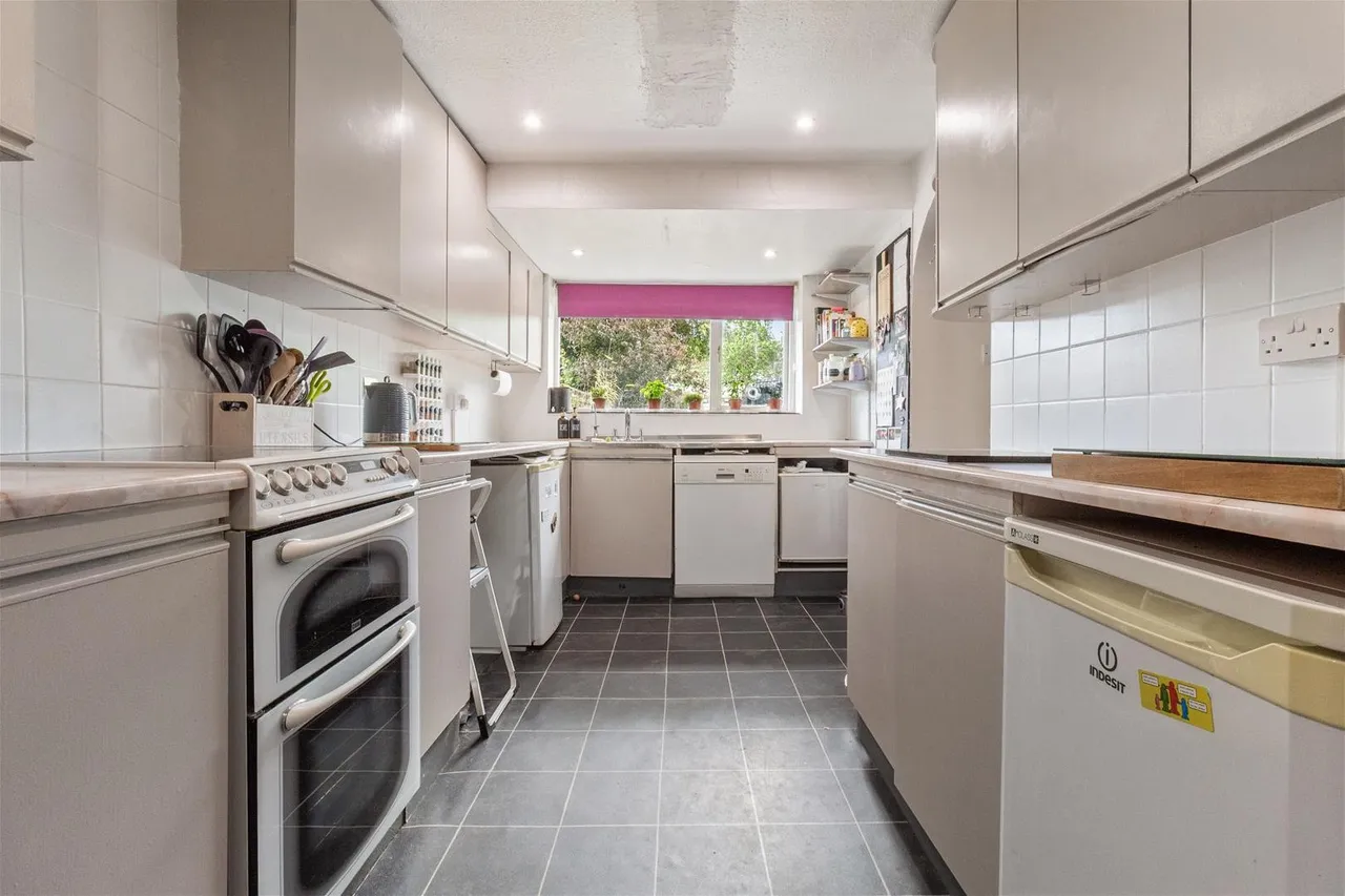 Balcombe Avenue, Worthing, photo 3
