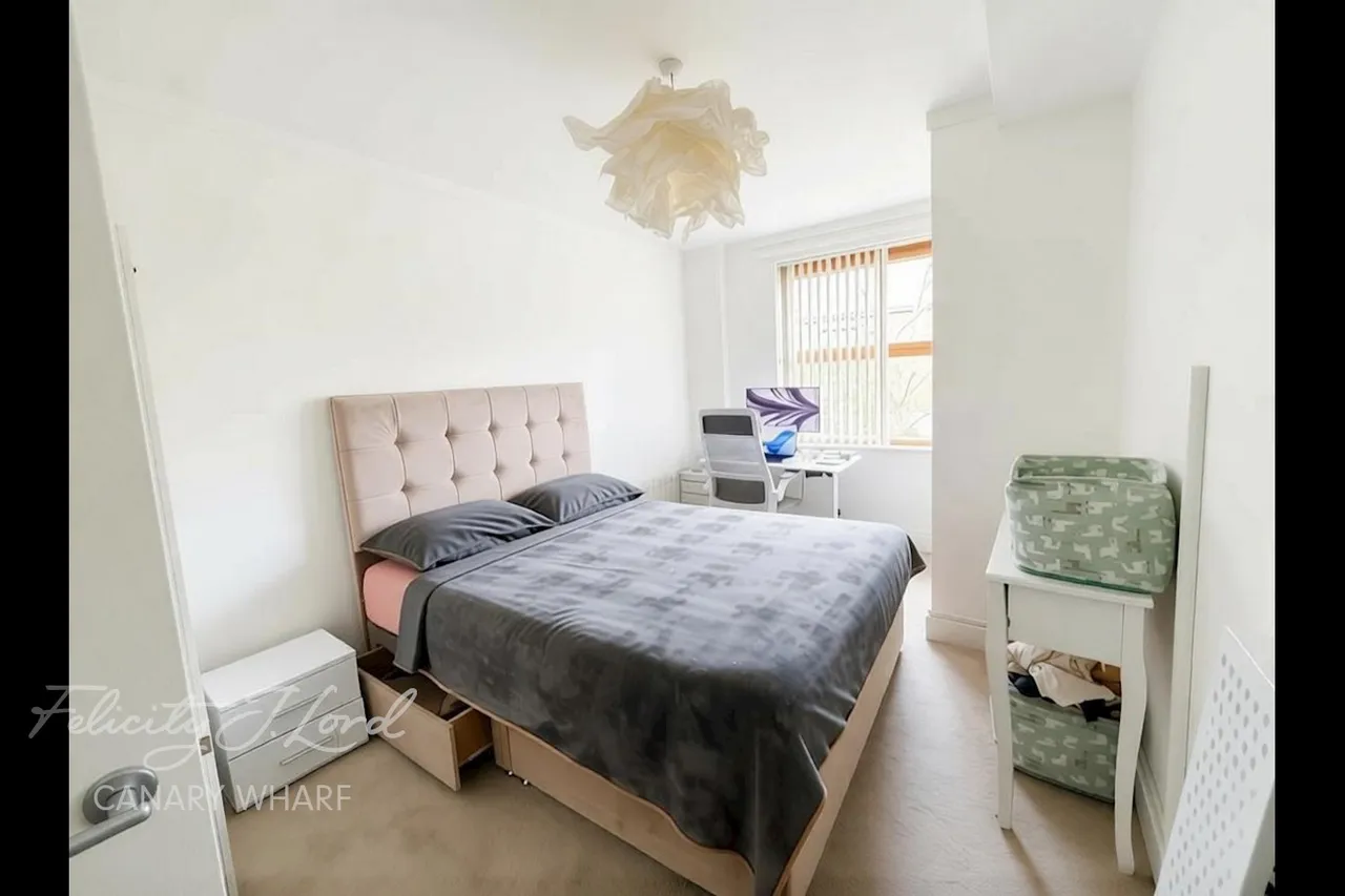 Triangle Apartments, E14, photo 2