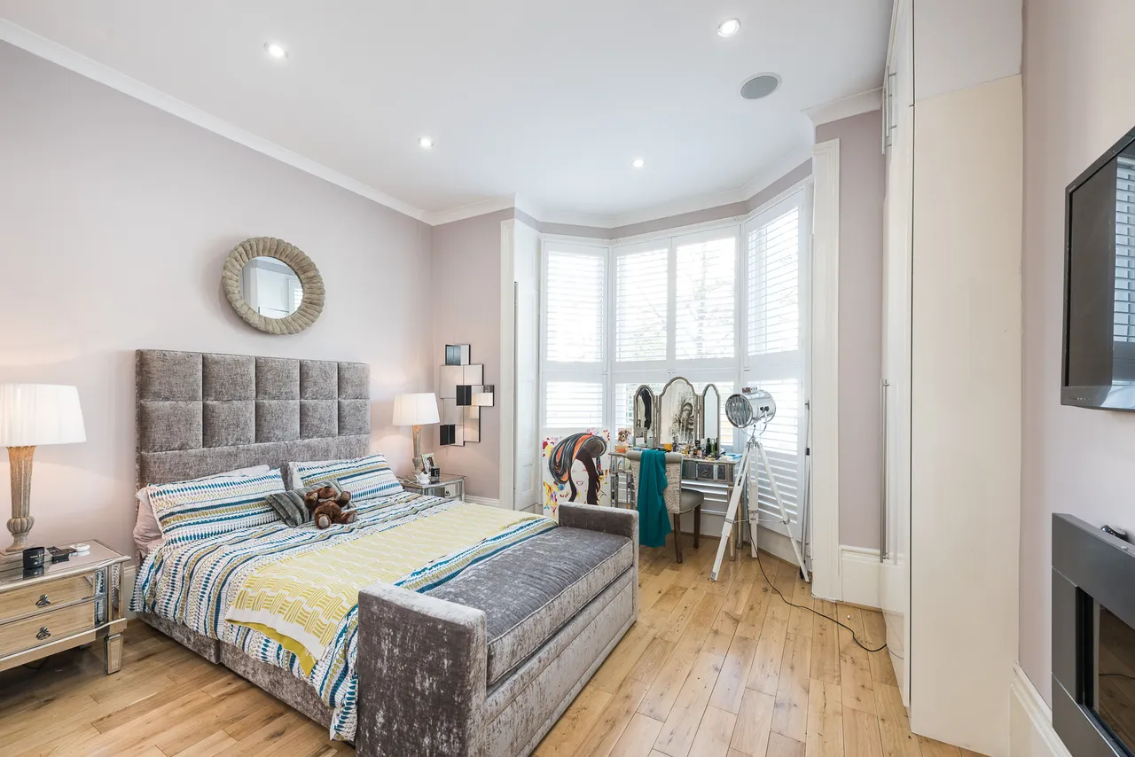 Flat 2, 94 Warwick Gardens, London, photo 4