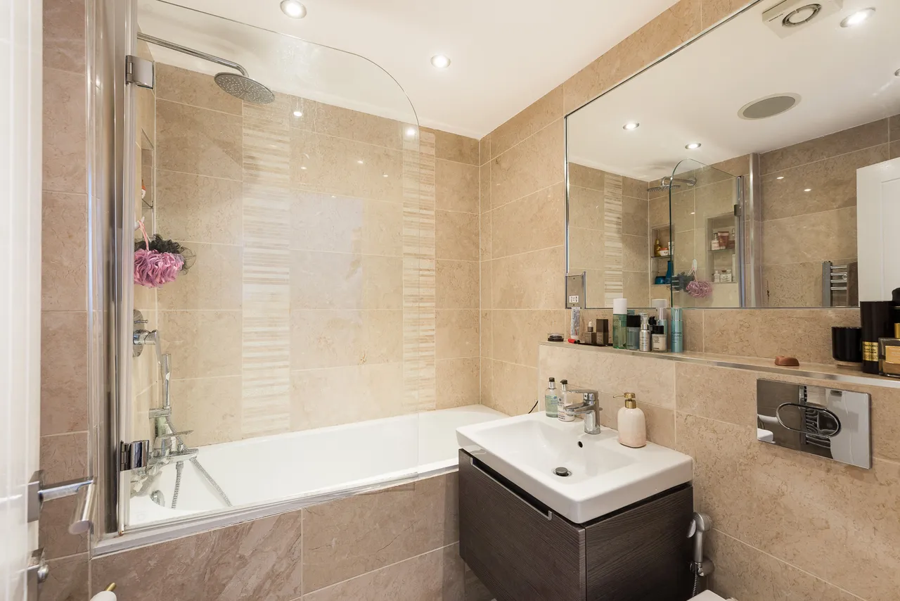 Flat 2, 94 Warwick Gardens, London, photo 5