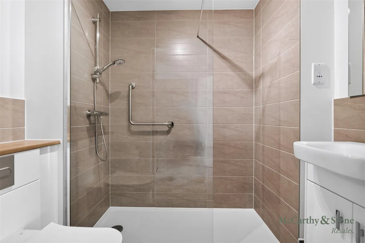 Sewardstone Road, Waltham Abbey, EN9, photo 7