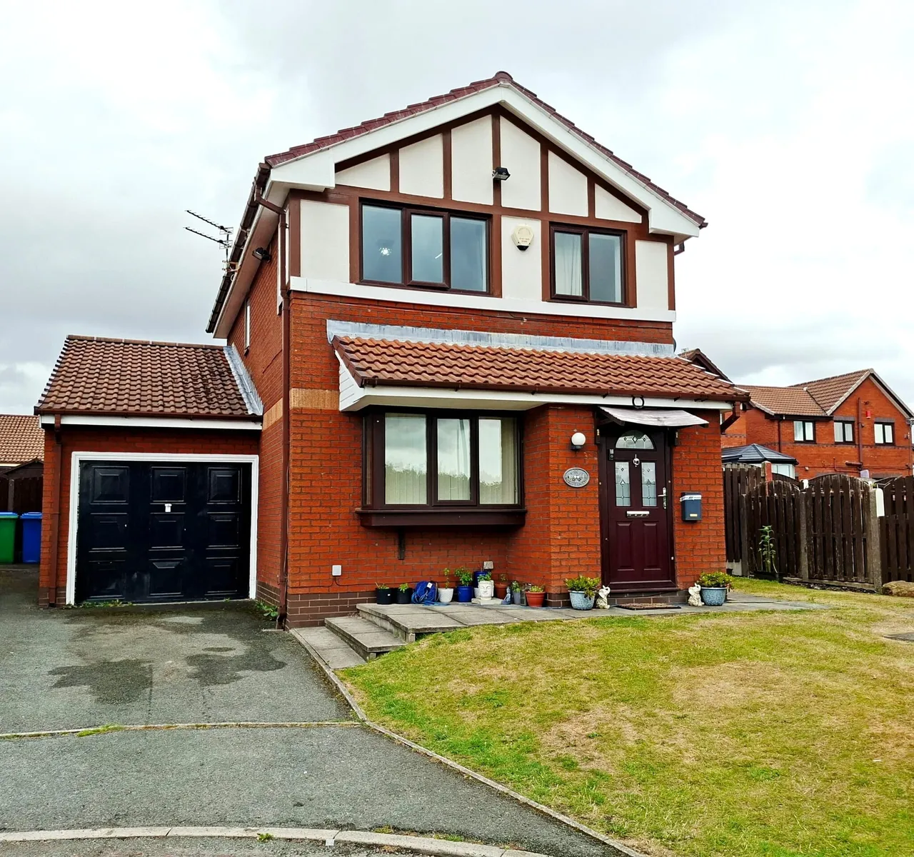 4 bed house to rent — Barratt Gardens,M24 5JU