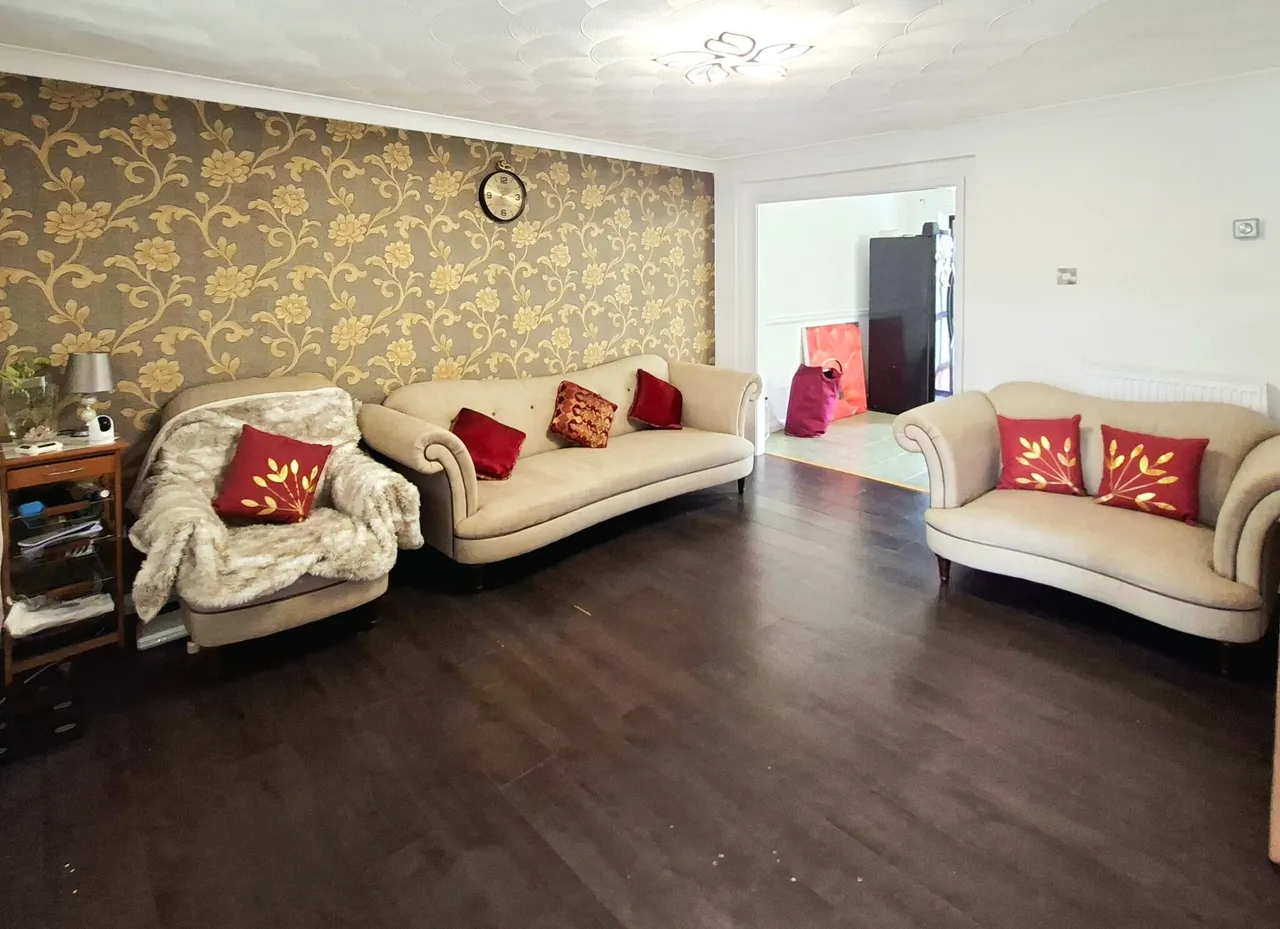 Barratt Gardens,M24 5JU, photo 6