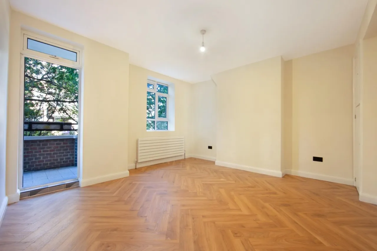 3 bed flat for sale — Huntsman Street, London, SE5