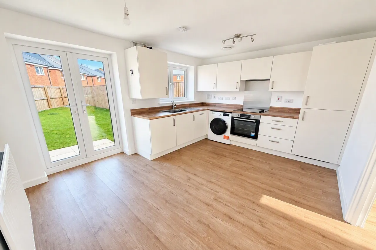 Trones Wood Lane, Widnes, WA8, photo 3